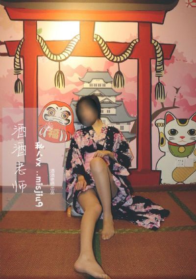 女人脱裙子让男生去摸_电影免费观看