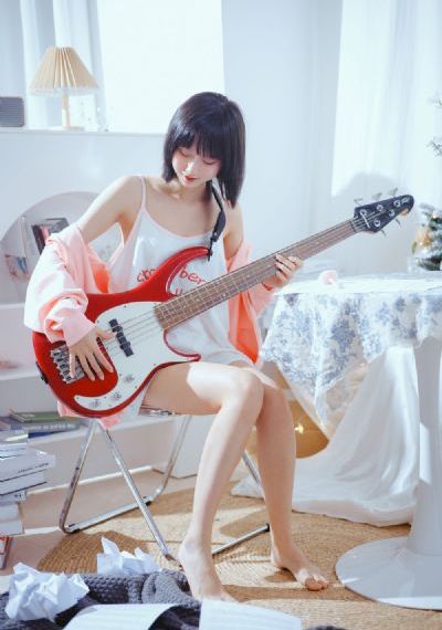 觉醒电影_十万网红美女美酱